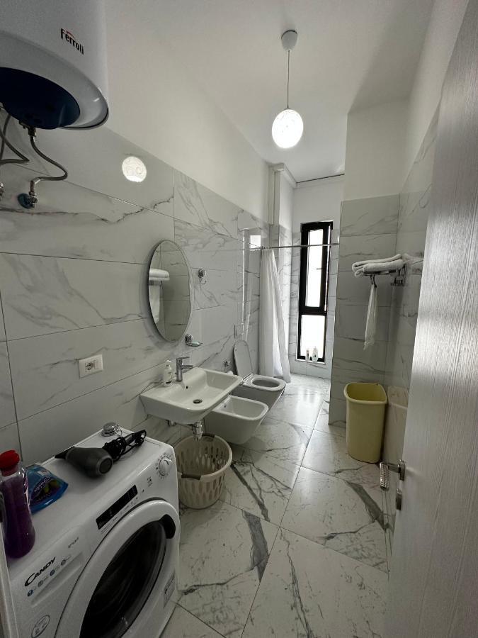 Apartament Myhouse At 21 Dhjetori Tirana Zewnętrze zdjęcie